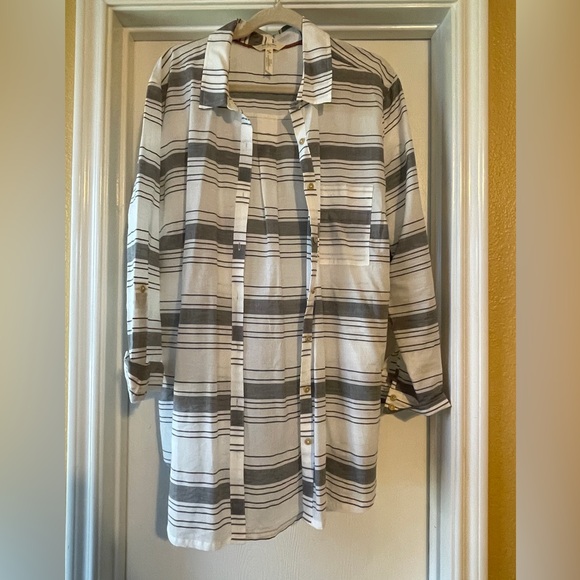 Women’s button down. - Picture 2 of 2